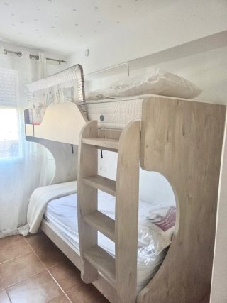 Muebles salón, litera y sofá chaise longue