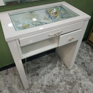 Tocador blanco con cristal y cajones