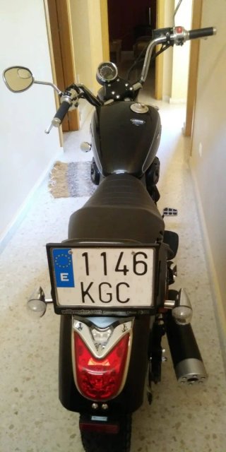 Moto de 125 cl ,color negro ,sin estrenar