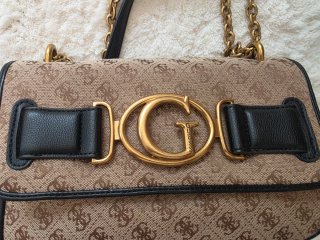 Bolso Guess beige y negro