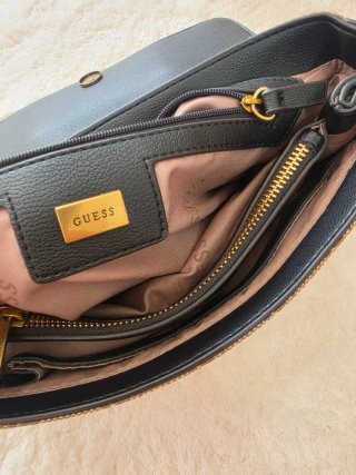Bolso Guess beige y negro