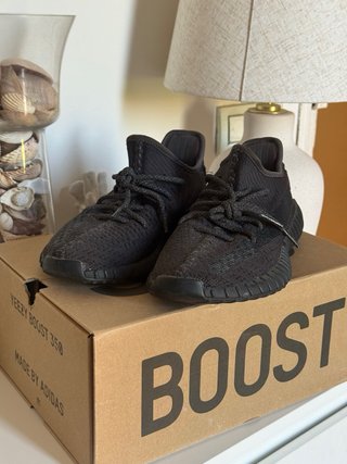 Adidas Yeezy Boost 350V2 Negro Talla 39.5