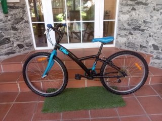 Bicicleta B'TWIN 24 Azul y Negra