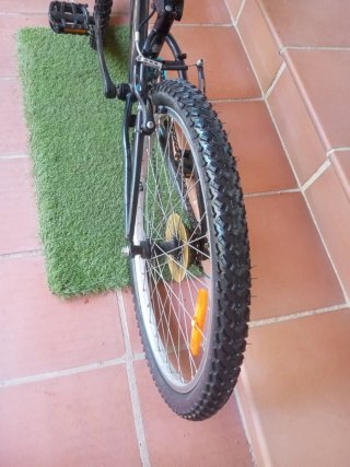 Bicicleta B'TWIN 24 Azul y Negra