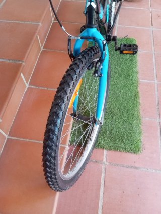 Bicicleta B'TWIN 24 Azul y Negra