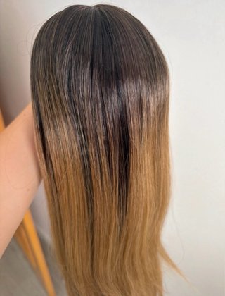 Peluca rubia degradado raíces oscuras