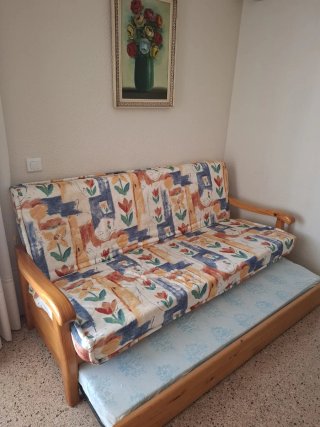 Sofá cama tela y madera en BENIDORM