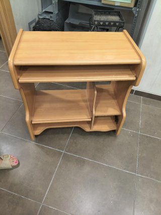 Escritorio de madera claro
