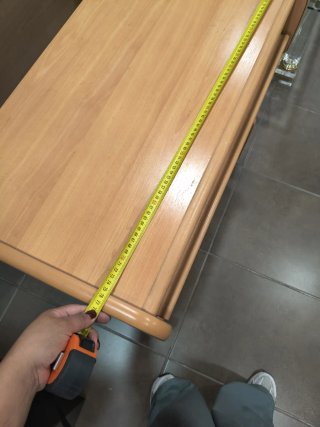 Escritorio de madera claro