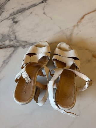 Sandalias de cuña blancas