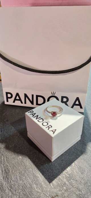 Anillo Pandora Corazón Rojo y Plata