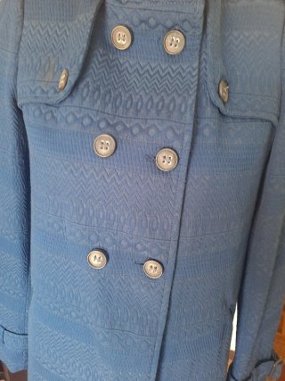 Abrigo Stradivarius azul botones