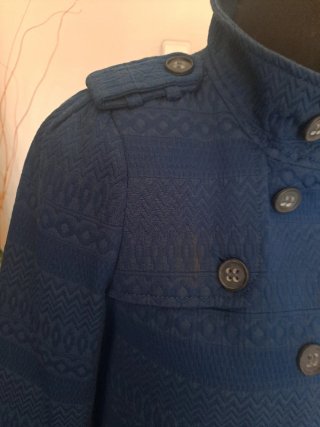 Abrigo Stradivarius azul botones
