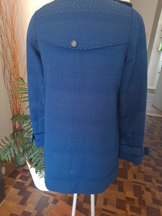 Abrigo Stradivarius azul botones
