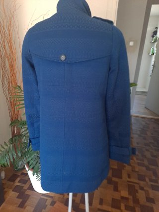 Abrigo Stradivarius azul botones