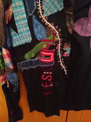 Camisa floreada desigual