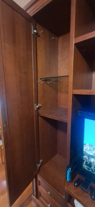 Mueble de salón madera oscura maciza.