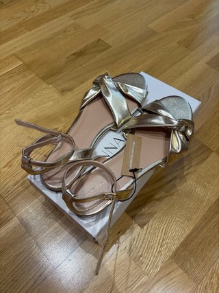 Sandalias doradas Anna Field