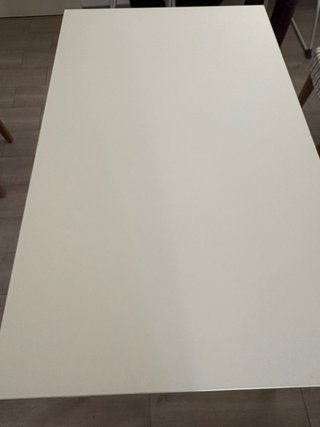 Mesa de comedor blanca de madera