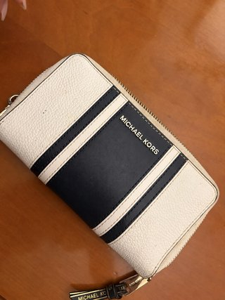 Cartera Michael Kors blanca y azul