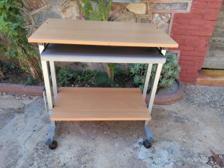 Escritorio madera y metal