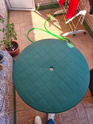 Mesa redonda de jardín