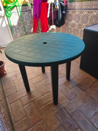 Mesa redonda de jardín