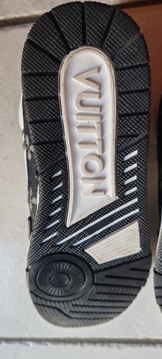 Scarpe Louis Vuitton non originali bianche e nere