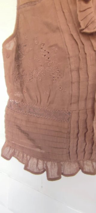 Blusa Zara marrón sin mangas con volantes