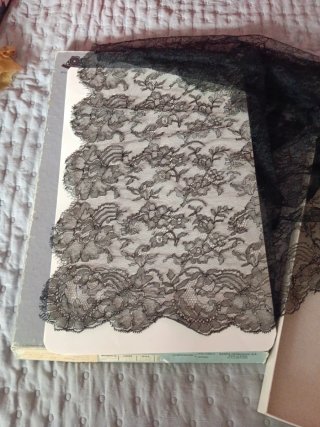 Vestido negro de terciopelo.