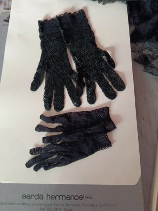 Vestido negro de terciopelo.