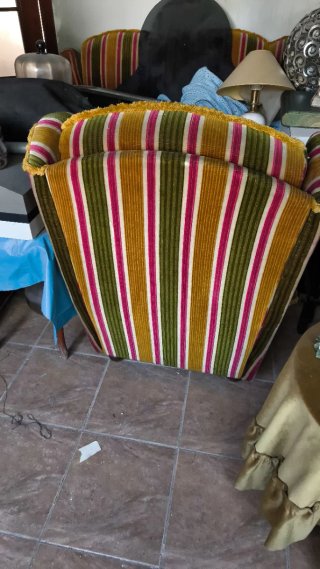 Conjunto tresillo y 2 sillones madera tallada