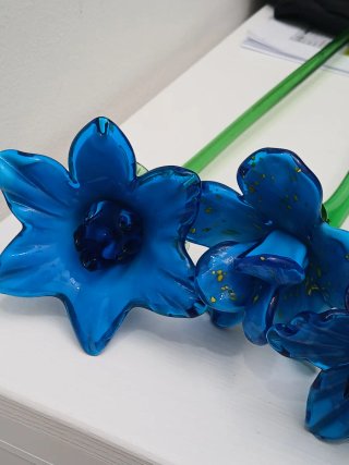 Fiori in vetro di Murano blu