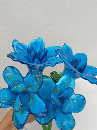 Fiori in vetro di Murano blu