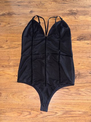 Body negro con tirantes finos