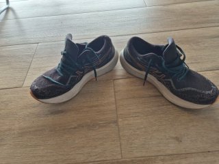 Zapatillas ASICS grises y turquesa