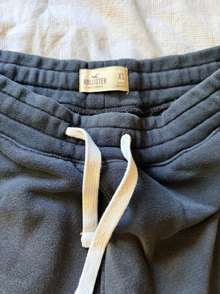 Pantalón corto Hollister negro logo bordado