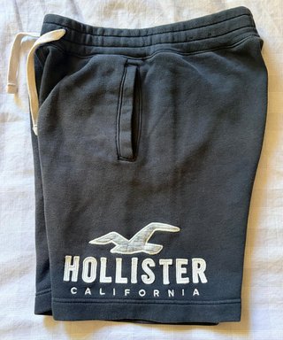 Pantalón corto Hollister negro logo bordado