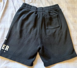 Pantalón corto Hollister negro logo bordado