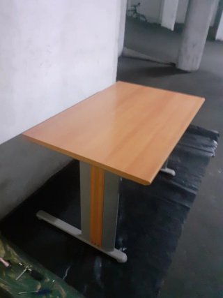 Mesa de escritorio de madera