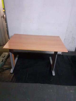 Mesa de escritorio de madera
