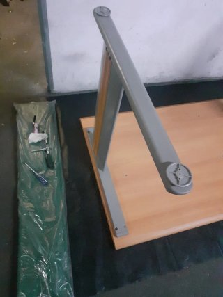 Mesa de escritorio de madera