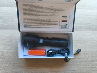 Linterna Táctica Profesional 8000 Lumenes y zoom