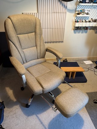 Silla de oficina reclinable con reposapiés
