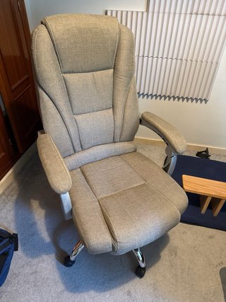 Silla de oficina reclinable con reposapiés