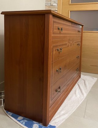 Cómoda de madera con 4 cajones