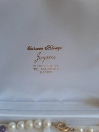 Collar de perlas y amatistas