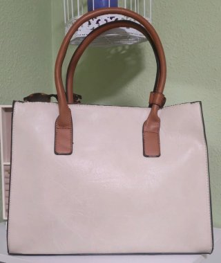 Bolso blanco y marrón