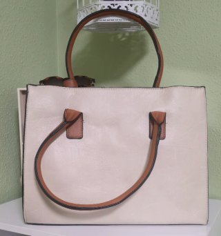 Bolso blanco y marrón