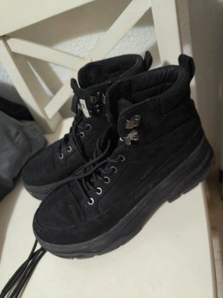 Botines negros para chica